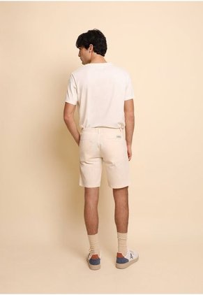 Bermuda Outfitters Off White Scalpers