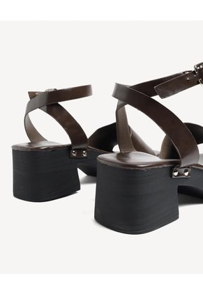 Sandalias De Tacón Con Tachas Para Mujer Café Seven Seven