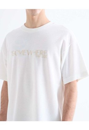 Camiseta Estampada Somewhere  Para Hombre Crudo Seven Seven