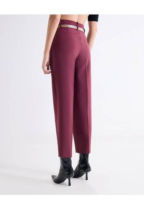 Pantalón Recto Con Pinzas Y Cinturón  Para Mujer Vino Seven Seven