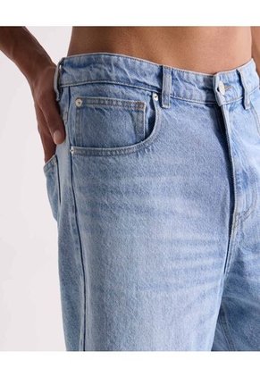 Bermuda Loose Con Desgastes  Para Hombre Azul Seven Seven