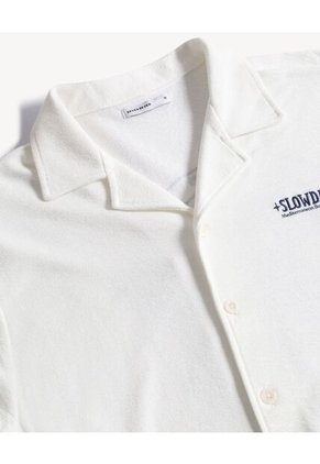 Camisa Relaxed Con Bordado Trasero Para Hombre Crema Seven Seven