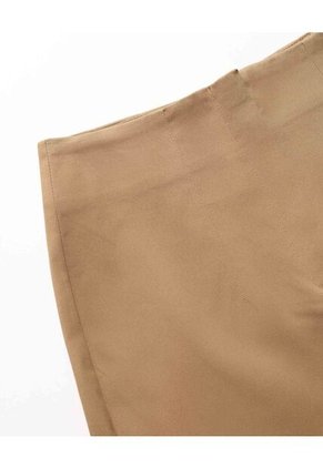 Short Tiro Alto Con Pinzas  Para Mujer Camel Seven Seven