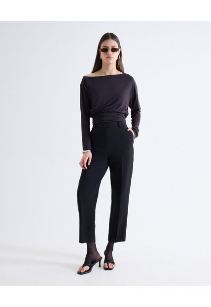 Pantalón Capri Pinzas Tiro Alto Ajustado  Para Mujer Negro Seven Seven