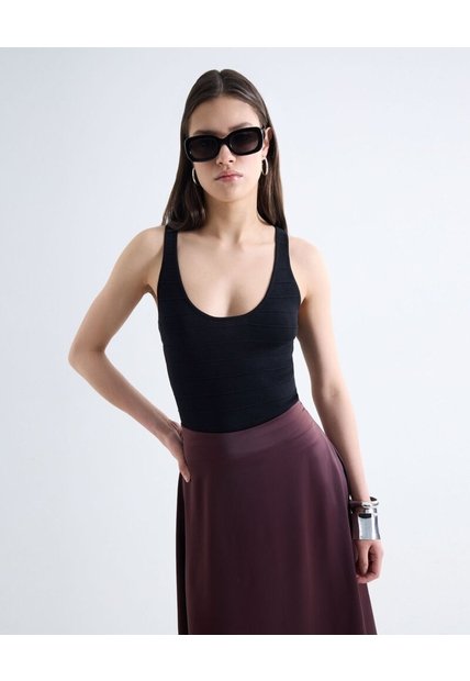 Top Sin Mangas Tejido Bandas Escote Profundo  Para Mujer Negro Seven Seven