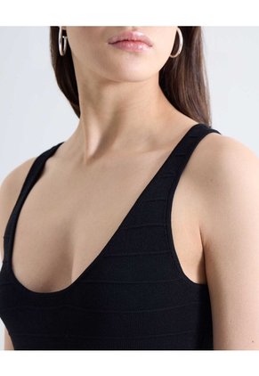 Top Sin Mangas Tejido Bandas Escote Profundo Para Mujer Negro Seven Seven