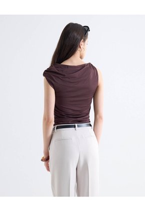 Top Sin Mangas Nudo Hombro Escote Bote Para Mujer Café Seven Seven