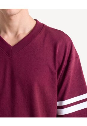 Camiseta Cuello V Bordada  Para Hombre Vino Seven Seven