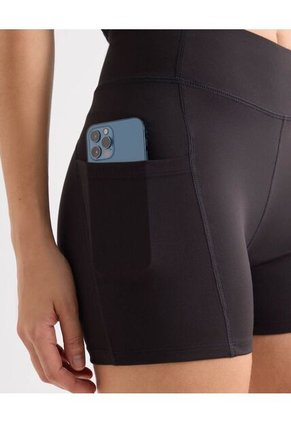 Short Biker Con Bolsillos Para Mujer Negro Seven Seven