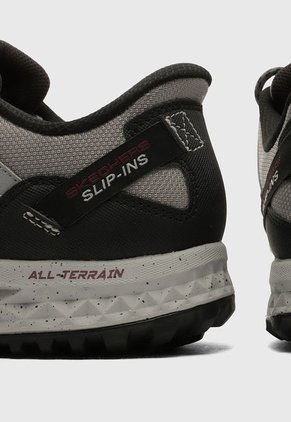 Tenis Trail Gris-Negro SKECHERS Escape Plan