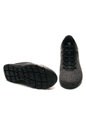 Running Negro-Gris Skechers Striding