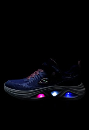 Tenis Lifestyle SKECHERS Sola Glow 2.0 Lila