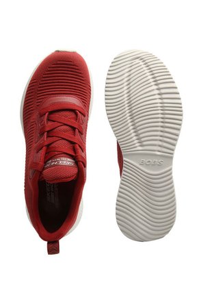 Tenis Training Rojo-Blanco Skechers Bobs Sport Squad - Tough Talk
