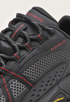Tenis Outdoor Negro-Blanco-Rojo Skechers Max Protect