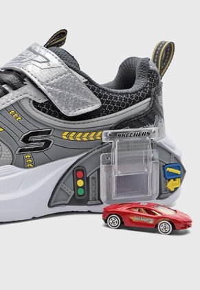 Tenis Lifestyle SKECHERS Garage Plateado