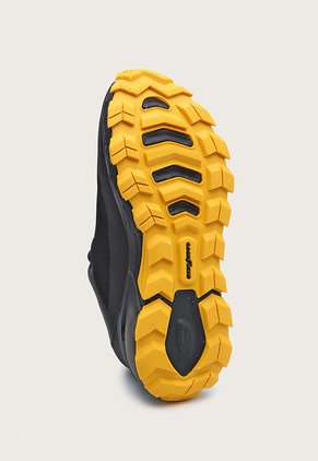 Tenis Outdoor Negro-Amarillo Skechers Max Protect