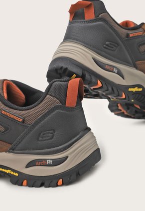 Tenis Outdoor Café-Marrón-Beige Skechers Arch Fit Dawson - Argosa