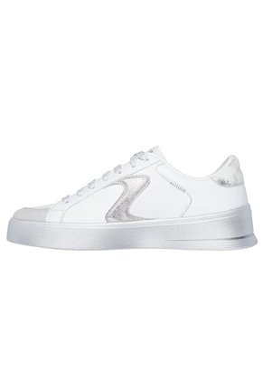 Tenis Mujer Skechers Hiland Quite Chic - Blanco - Plateado