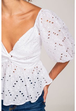 Blusa En Ojalillo Blanco L