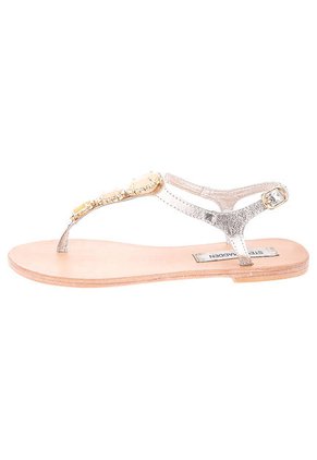 Sandalia Plana Plateada Steve Madden
