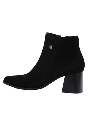 BOTIN LIHANA ANTE NEGRO