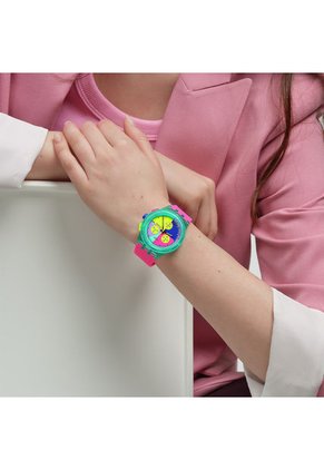 Relojes Swatch Unisex NEON FLASH ARROW. Silicona Rosado SUSG408