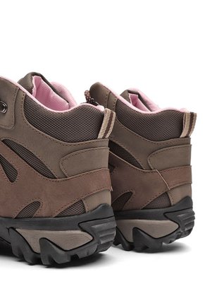 Bota Outdoor Mujer Verde Tellenzi 9-2357