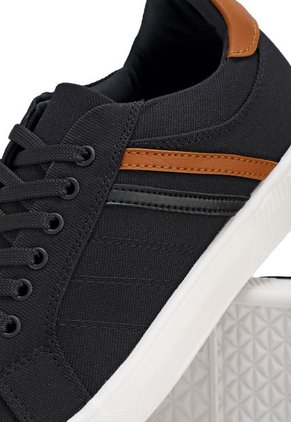 Tenis Negro*Miel Tellenzi 894