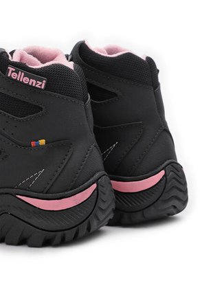 Bota Outdoor Mujer Negro-Rosa Tellenzi 7-1002