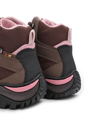 Bota Outdoor Mujer Café-Rosa Tellenzi 7-1006