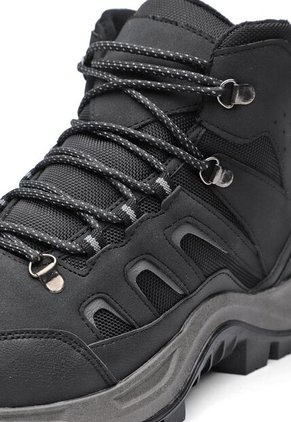 Bota Outdoor Hombre Negro Tellenzi 8-1213