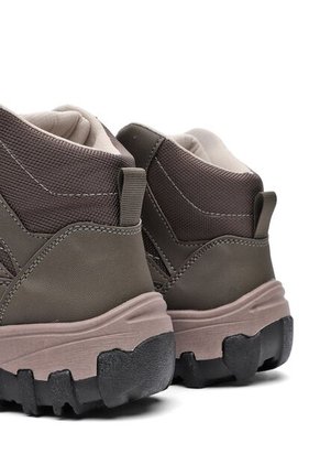 Bota Outdoor Mujer Verde Tellenzi 8-563