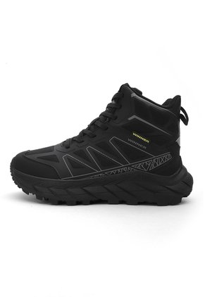 Bota Outdoor Hombre Negro Tellenzi 2679