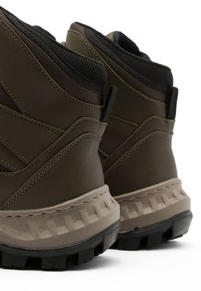 Bota Outdoor Hombre Verde Tellenzi 8-1213.