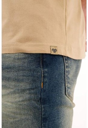 Camiseta Regular Fit Manga Corta Café Para Hombre