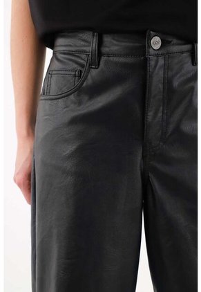 Tennis Pantalón En Cuero Sintético Negro Para Mujer