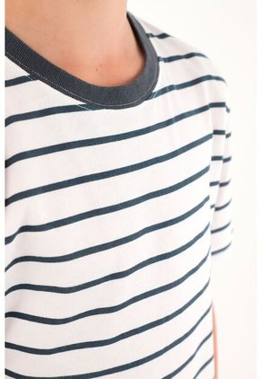 Camiseta Con Estampado De Rayas Azules Para Niño