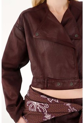 Tennis Abrigo Crop Con Solapas Rojo Para Mujer