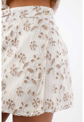 Tennis Falda Corta Para Mujer En  Marfil Fit Evasé Con Calado Floral