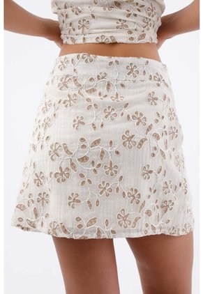 Tennis Falda Corta Para Mujer En  Marfil Fit Evasé Con Calado Floral