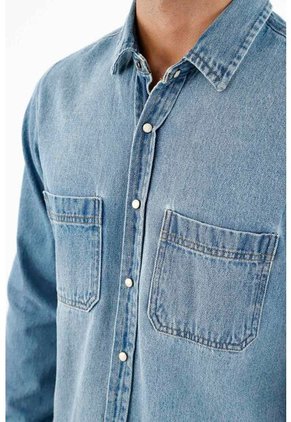 Camisa Azul En Denim Liviano Para Hombre