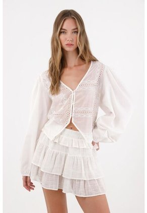 Tennis Camisa Con Transparencia Y Bordado Crudo Para Mujer