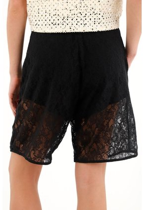 Tennis Bermuda Larga Negra En Encaje Para Mujer
