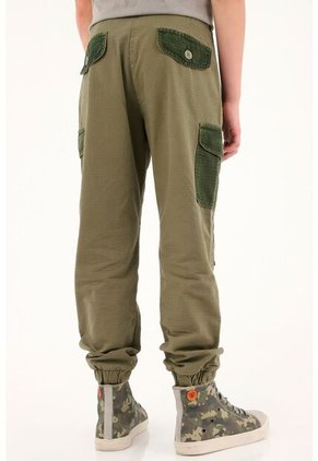 Pantalón Verde Con Bota Enresortada Para Niño