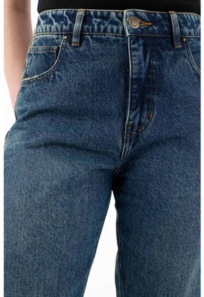 Tennis Jean Mom Tiro Alto Con Desgastes Para Mujer