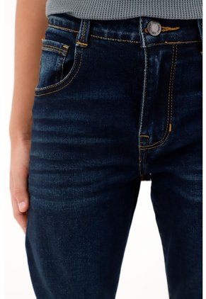 Jean Slim Azul De Tono Oscuro Para Niño