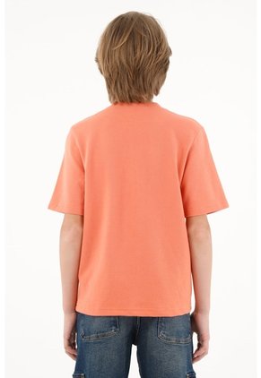 Camiseta Naranja Con Perilla De Botones Para Niño