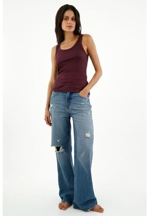 Camiseta Morada Con Escote Redondo Para Mujer