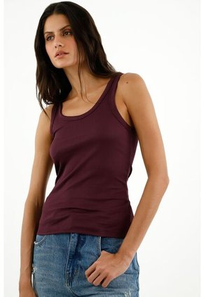 Camiseta Morada Con Escote Redondo Para Mujer