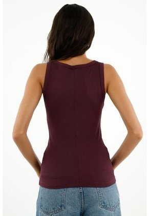 Camiseta Morada Con Escote Redondo Para Mujer